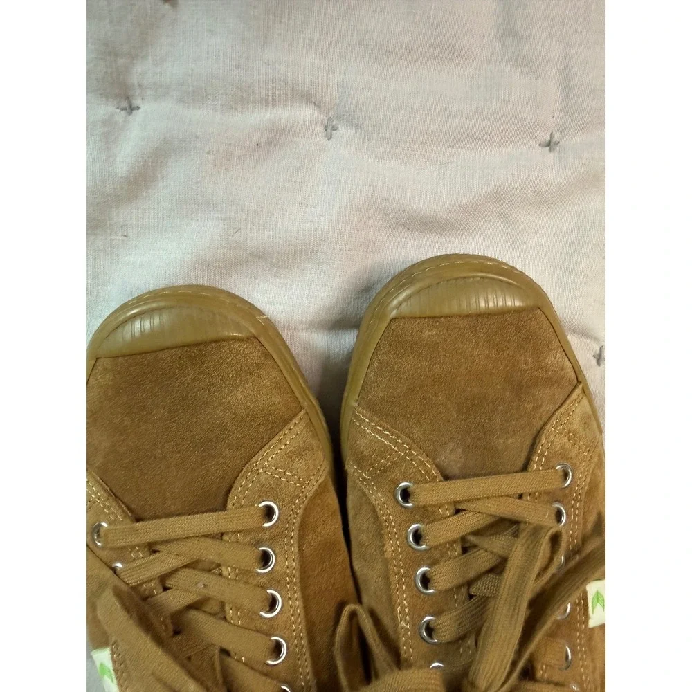 Cariuma Low Top Sneakers Unisex 11.5/13‎ Tan Suede Casual Comfort Sustainable